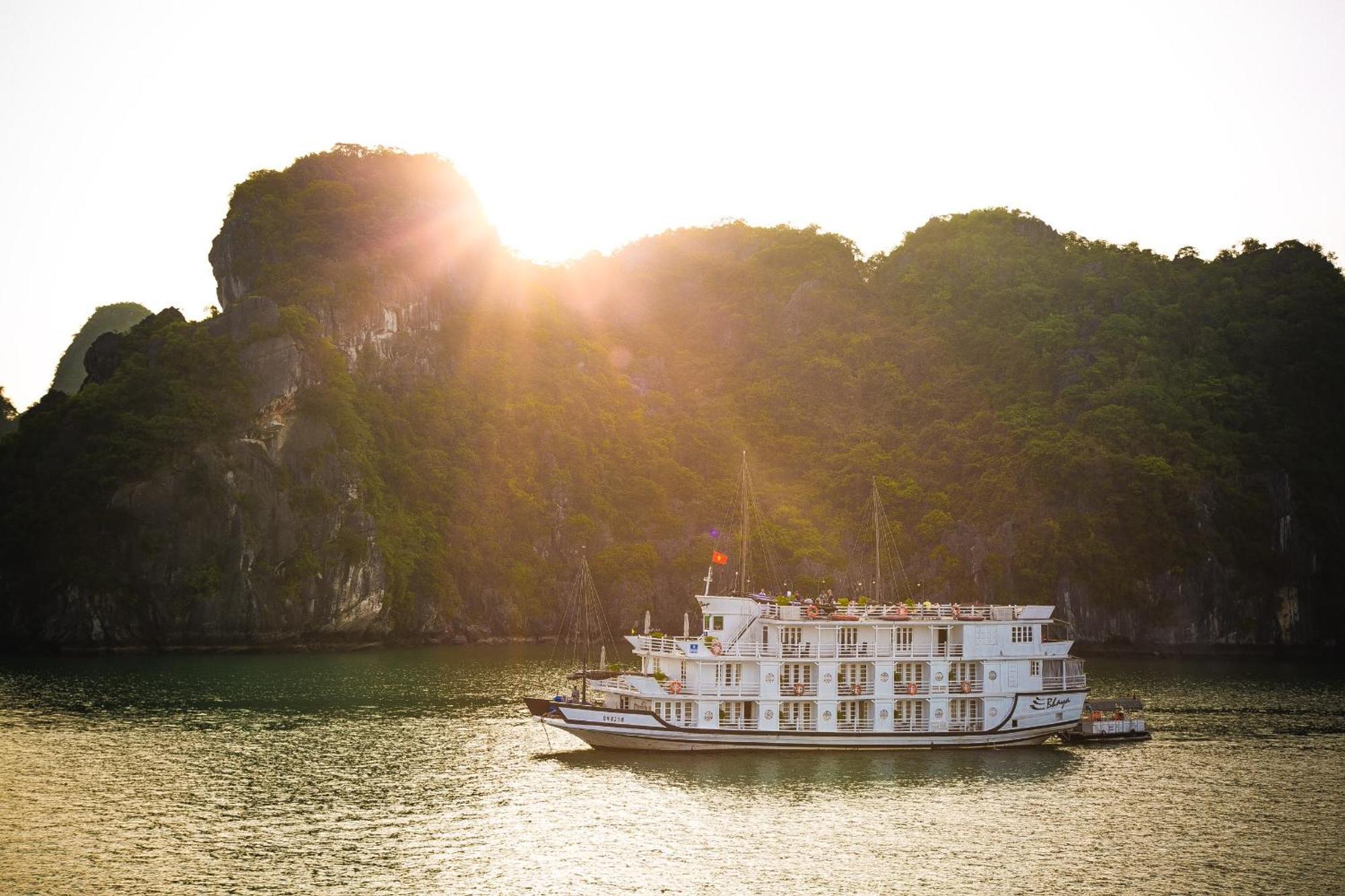 Готель Le Journey Halong Bay Cruises Халонг Екстер'єр фото